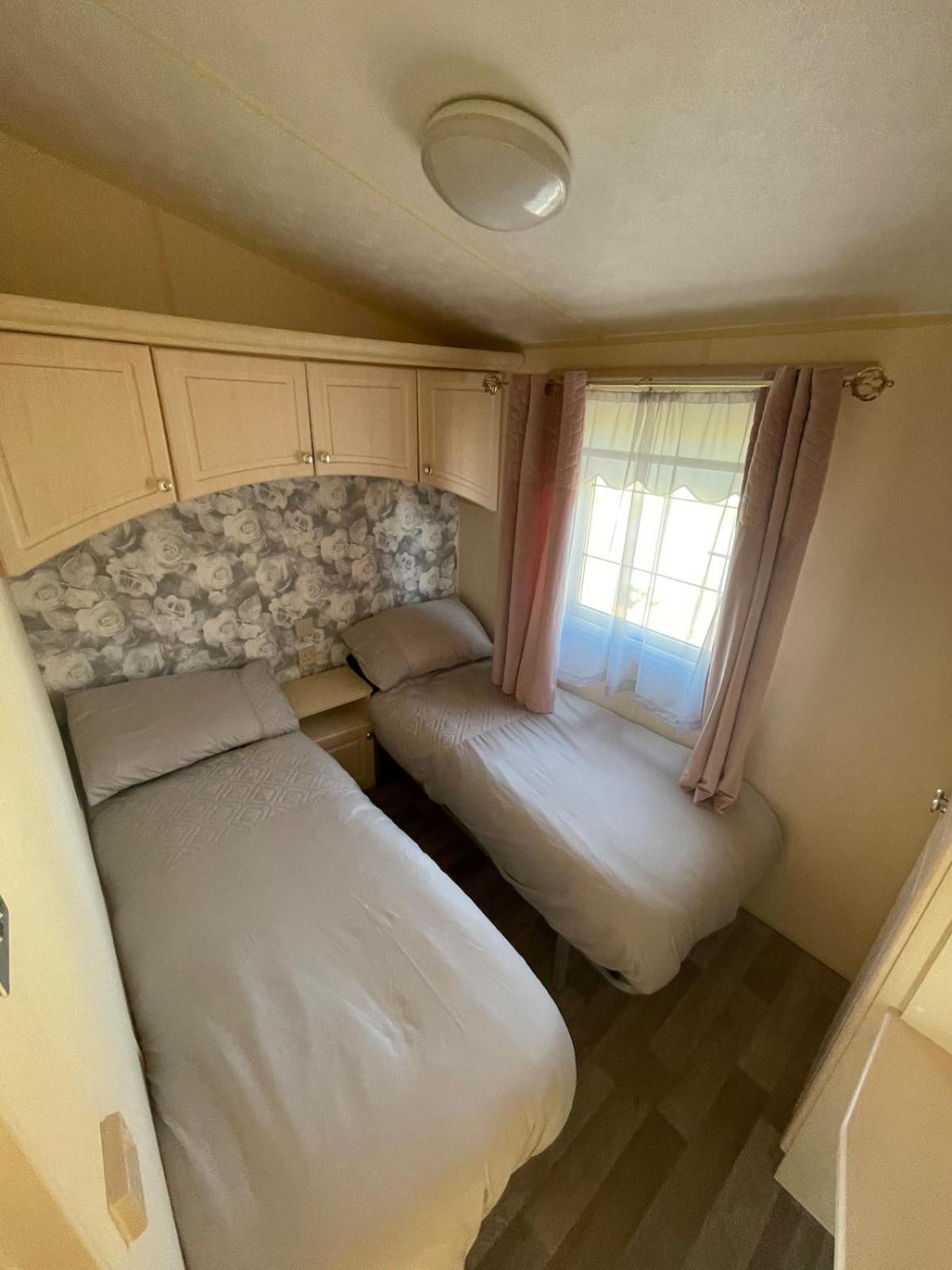 Willerby Granada 2-Bedroom Caravan, Glasgow Uddingston Exteriör bild